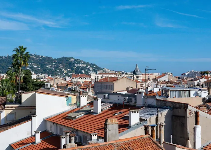 L'alizee Avec Jolie Terrasse Vue Sur La Ville, Dans Le Centre De