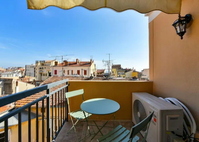 L'alizee Avec Jolie Terrasse Vue Sur La Ville, Dans Le Centre De Apartment Cannes
