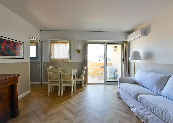 Apartment L'alizee Avec Jolie Terrasse Vue Sur La Ville, Dans Le Centre De Cannes